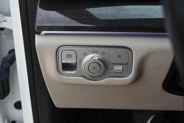 Photo of 2021 Polar White Mercedes-Benz GLS 450