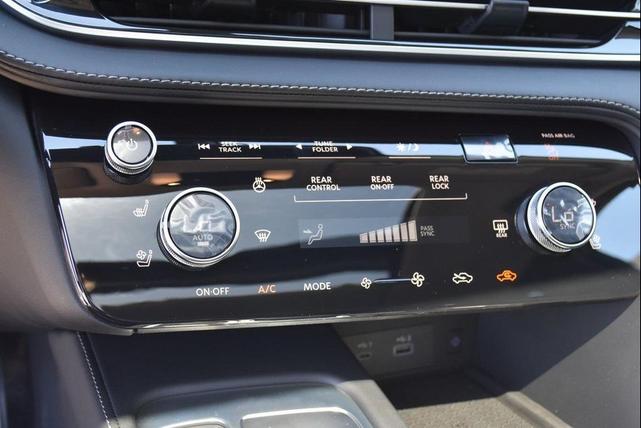Photo of 2025 Majestic White INFINITI QX60