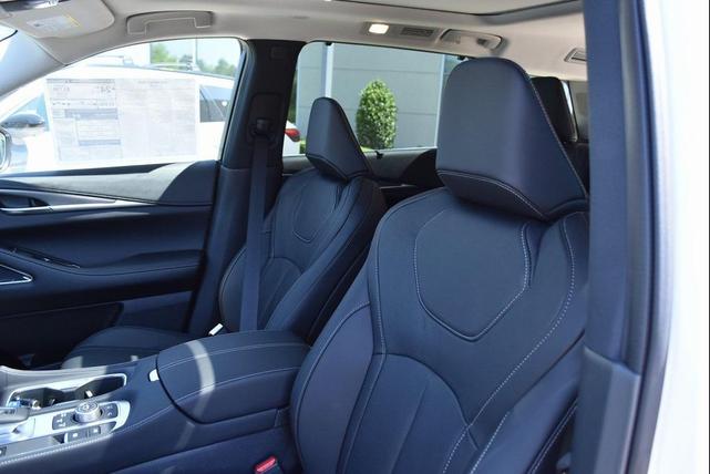 Photo of 2025 Majestic White INFINITI QX60