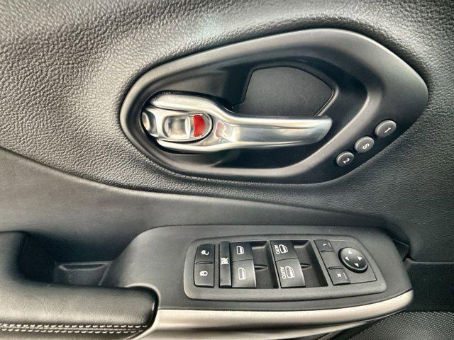 Photo of 2022 Bright White Clearcoat Jeep Cherokee