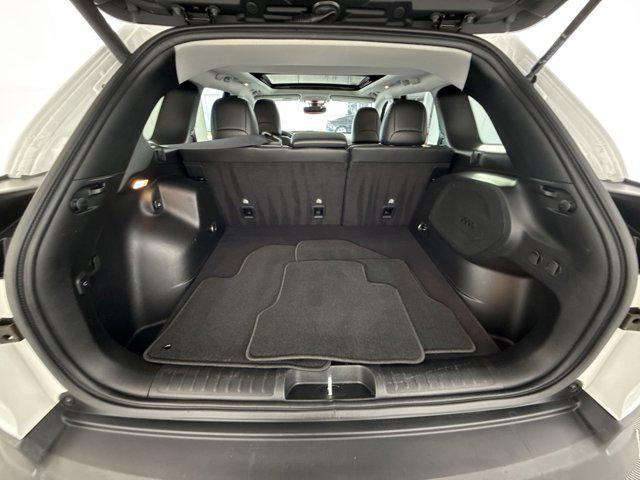 Photo of 2022 Bright White Clearcoat Jeep Cherokee