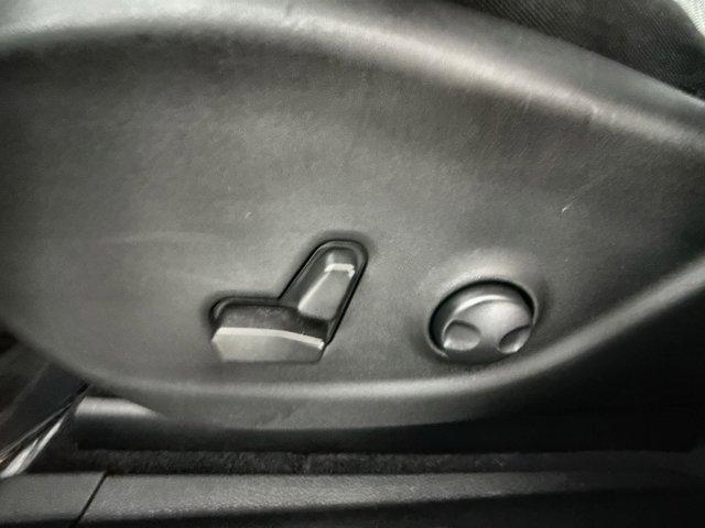 Photo of 2022 Bright White Clearcoat Jeep Cherokee