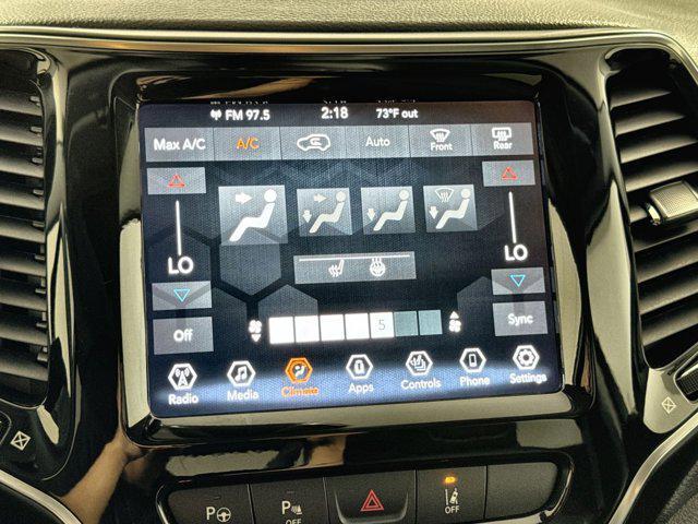 Photo of 2022 Bright White Clearcoat Jeep Cherokee