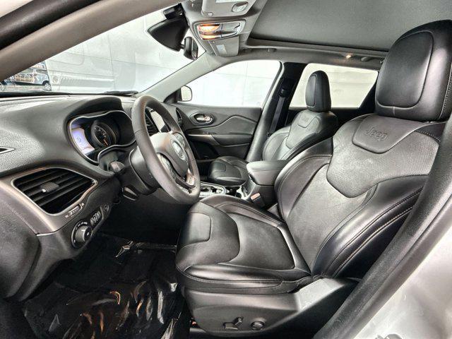 Photo of 2022 Bright White Clearcoat Jeep Cherokee