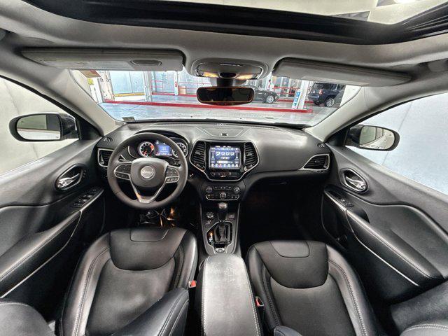 Photo of 2022 Bright White Clearcoat Jeep Cherokee