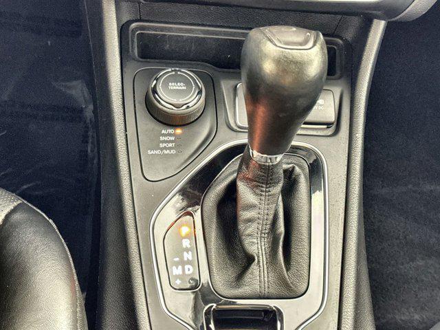 Photo of 2022 Bright White Clearcoat Jeep Cherokee