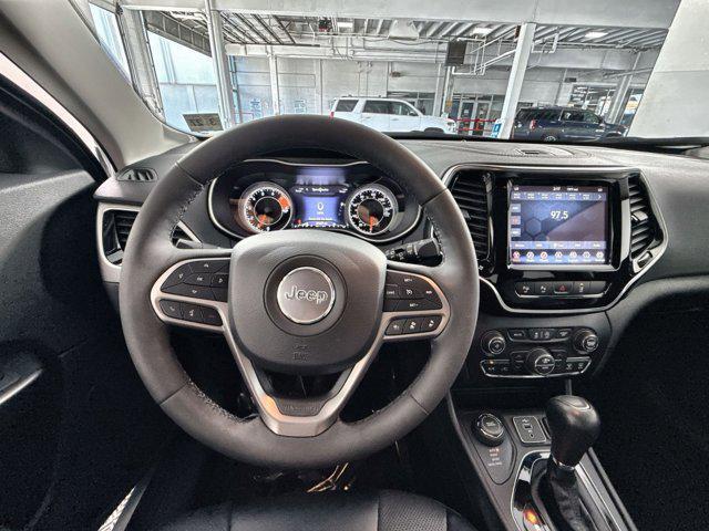 Photo of 2022 Bright White Clearcoat Jeep Cherokee