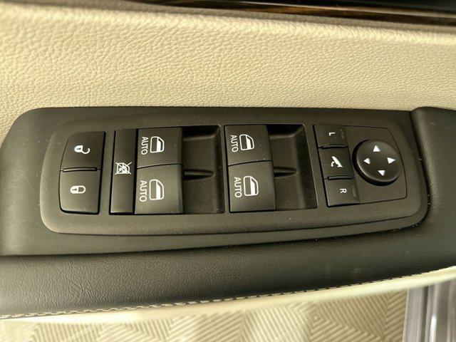 Photo of 2023 Granite Crystal Metallic Clearcoat Chrysler Pacifica