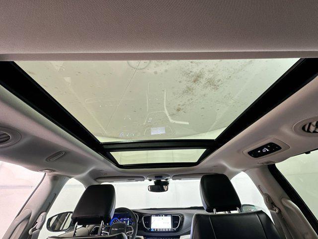 Photo of 2023 Granite Crystal Metallic Clearcoat Chrysler Pacifica