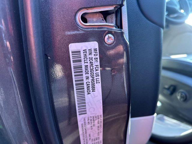 Photo of 2023 Granite Crystal Metallic Clearcoat Chrysler Pacifica