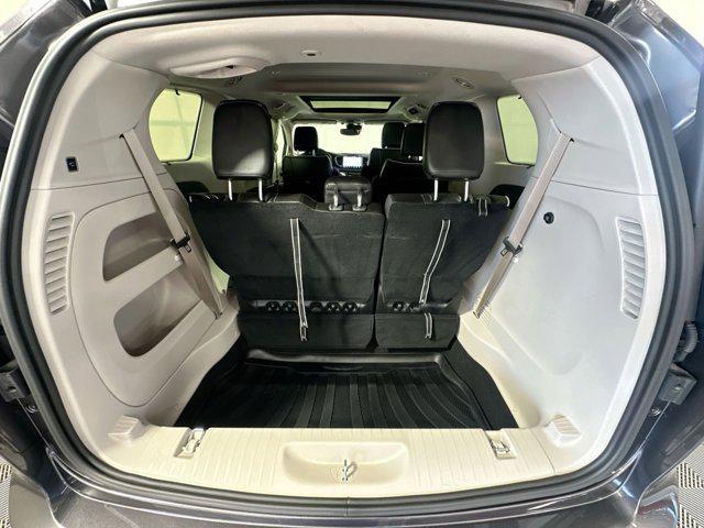 Photo of 2023 Granite Crystal Metallic Clearcoat Chrysler Pacifica