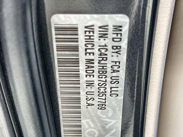Photo of 2025 Baltic Gray Metallic Clearcoat Jeep Grand Cherokee