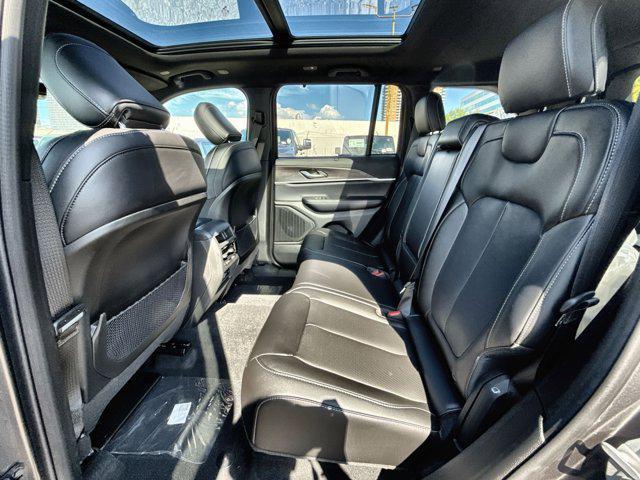 Photo of 2025 Baltic Gray Metallic Clearcoat Jeep Grand Cherokee