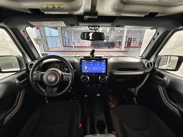 Photo of 2015 Bright White Clearcoat Jeep Wrangler Unlimited