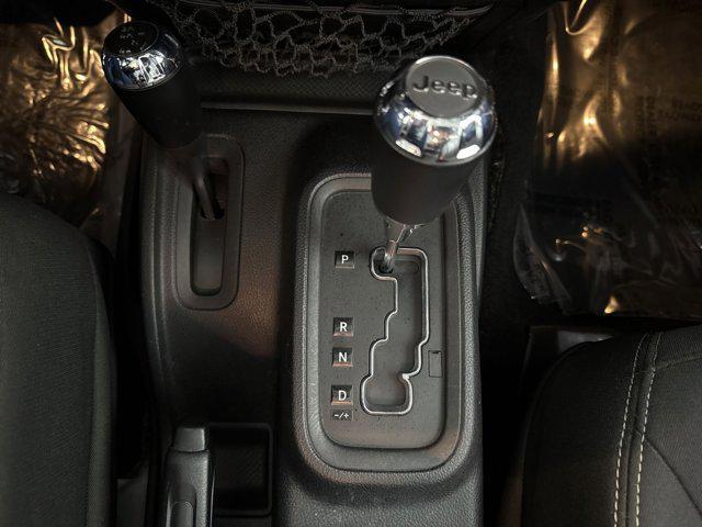 Photo of 2015 Bright White Clearcoat Jeep Wrangler Unlimited