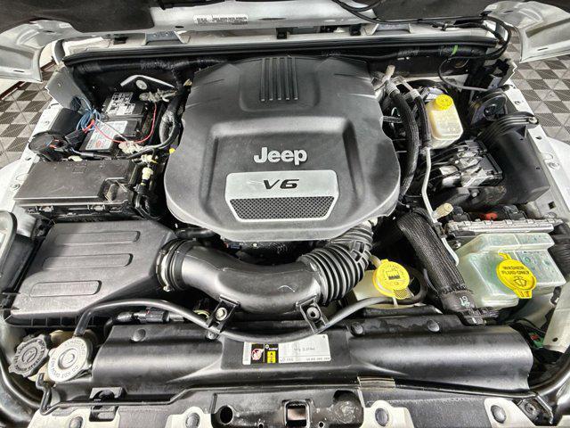Photo of 2015 Bright White Clearcoat Jeep Wrangler Unlimited