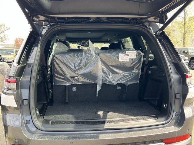 Photo of 2025 Baltic Gray Metallic Clearcoat Jeep Grand Cherokee L