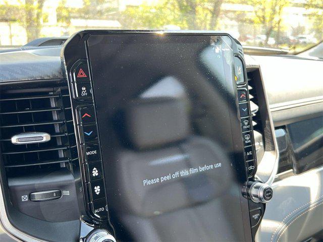 Photo of 2025 Diamond Black Crystal Pearlcoat RAM 1500