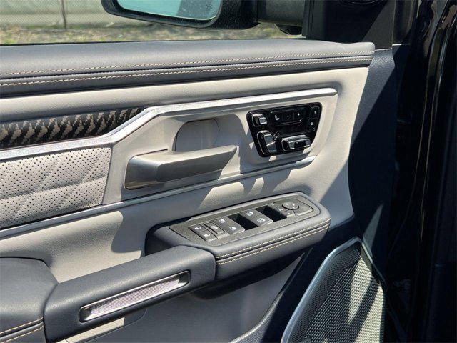Photo of 2025 Diamond Black Crystal Pearlcoat RAM 1500