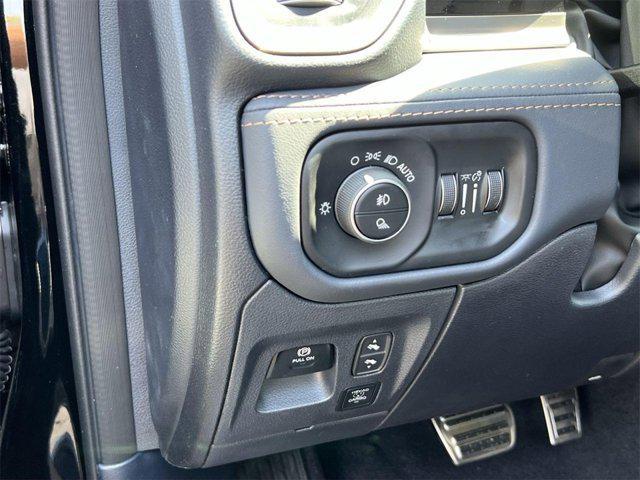 Photo of 2025 Diamond Black Crystal Pearlcoat RAM 1500