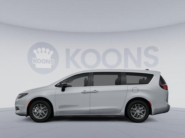 Photo of 2026 Silver Mist Clearcoat Chrysler Voyager