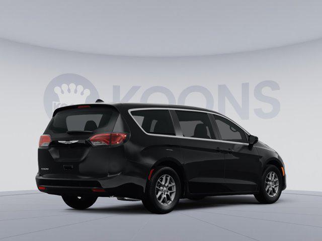 Photo of 2026 Diamond Black Crystal Pearlcoat Chrysler Voyager