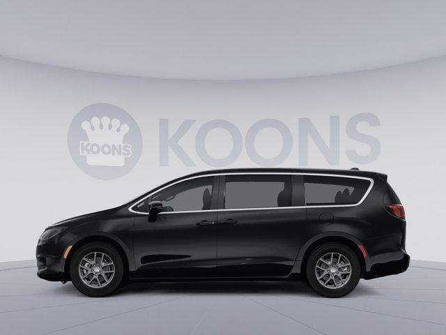 Photo of 2026 Diamond Black Crystal Pearlcoat Chrysler Voyager