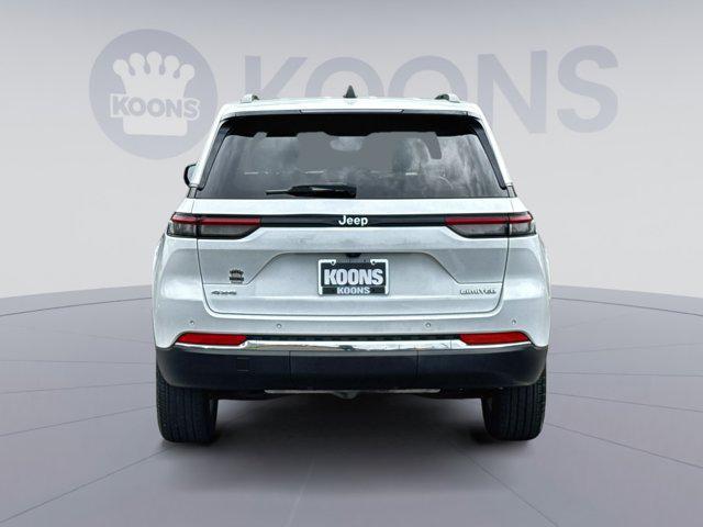 Photo of 2023 Bright White Clearcoat Jeep Grand Cherokee
