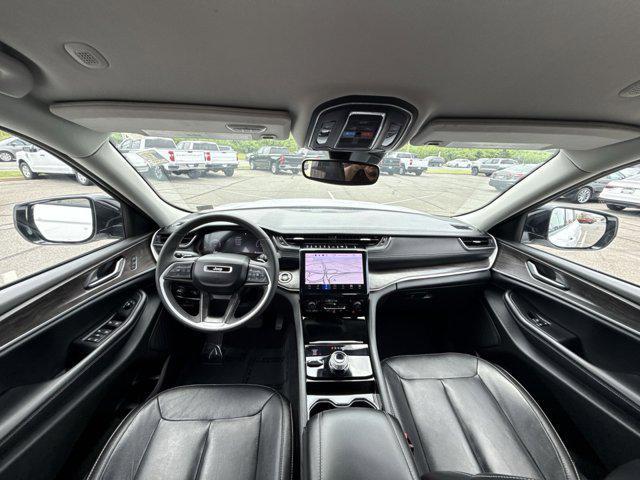 Photo of 2023 Bright White Clearcoat Jeep Grand Cherokee