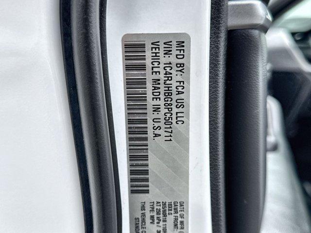 Photo of 2023 Bright White Clearcoat Jeep Grand Cherokee