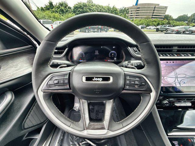 Photo of 2023 Bright White Clearcoat Jeep Grand Cherokee