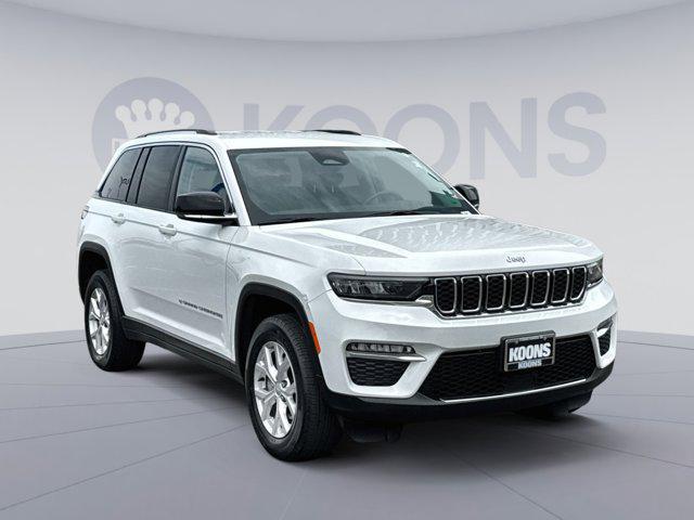 Photo of 2023 Bright White Clearcoat Jeep Grand Cherokee