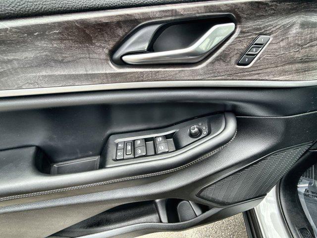 Photo of 2023 Bright White Clearcoat Jeep Grand Cherokee