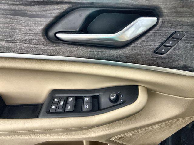 Photo of 2023 Diamond Black Crystal Pearlcoat Jeep Grand Cherokee