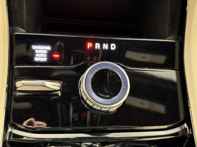 Photo of 2023 Diamond Black Crystal Pearlcoat Jeep Grand Cherokee