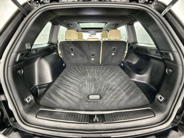 Photo of 2023 Diamond Black Crystal Pearlcoat Jeep Grand Cherokee