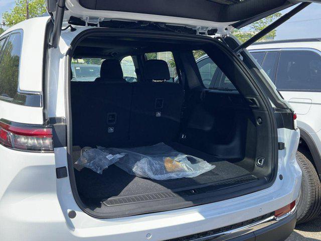 Photo of 2025 Bright White Clearcoat Jeep Grand Cherokee