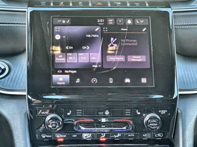 Photo of 2025 Diamond Black Crystal Pearlcoat Jeep Grand Cherokee