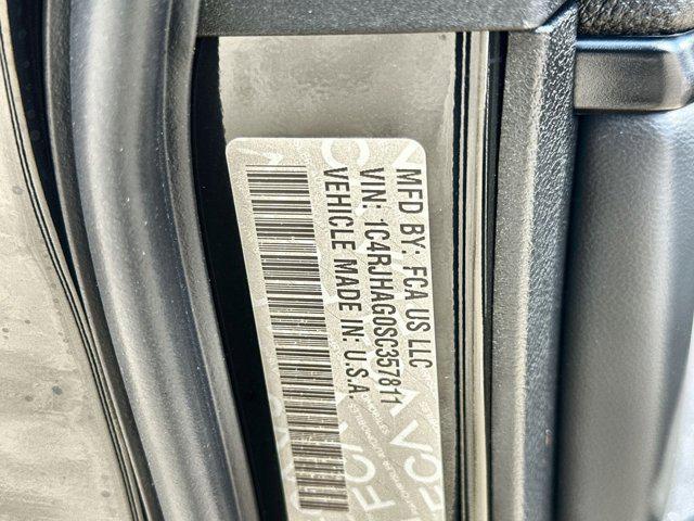Photo of 2025 Diamond Black Crystal Pearlcoat Jeep Grand Cherokee