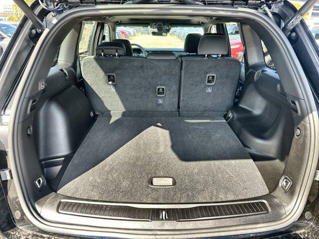 Photo of 2025 Diamond Black Crystal Pearlcoat Jeep Grand Cherokee
