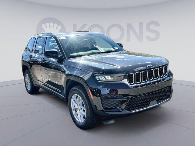 Photo of 2025 Diamond Black Crystal Pearlcoat Jeep Grand Cherokee