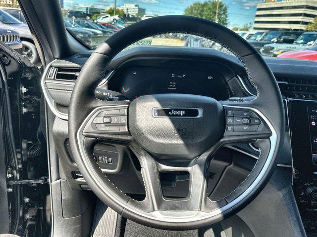 Photo of 2025 Diamond Black Crystal Pearlcoat Jeep Grand Cherokee