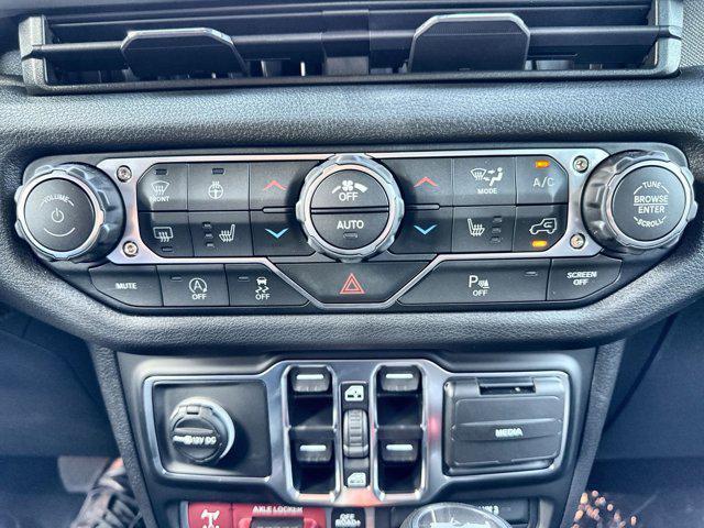 Photo of 2025 Black Clearcoat Jeep Wrangler