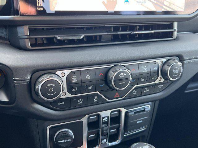 Photo of 2025 Black Clearcoat Jeep Wrangler