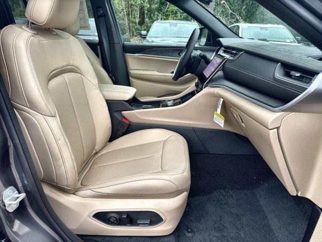 Photo of 2025 Baltic Gray Metallic Clearcoat Jeep Grand Cherokee