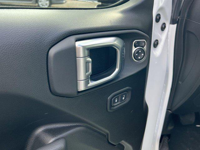 Photo of 2025 Bright White Clearcoat Jeep Gladiator