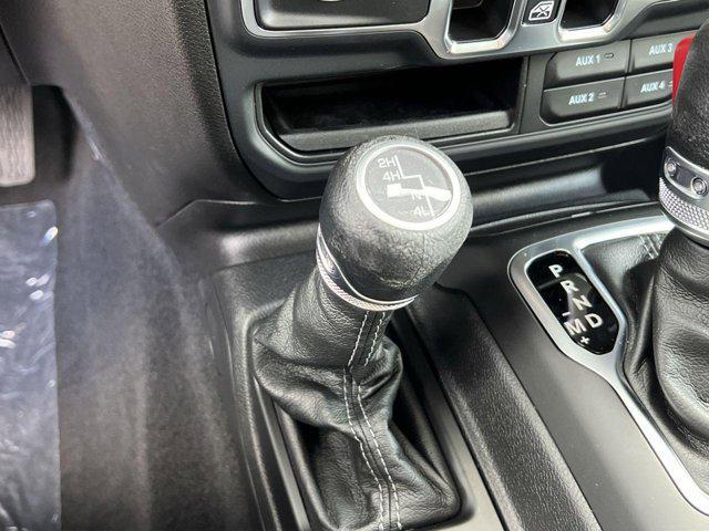 Photo of 2025 Bright White Clearcoat Jeep Gladiator