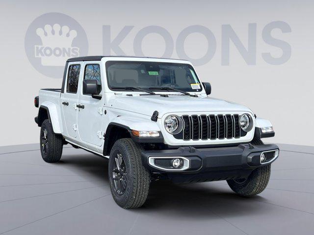 Photo of 2025 Bright White Clearcoat Jeep Gladiator
