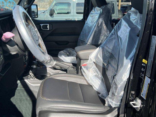 Photo of 2025 Black Clearcoat Jeep Wrangler