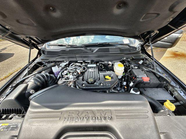 Photo of 2025 Diamond Black Crystal Pearlcoat RAM 2500